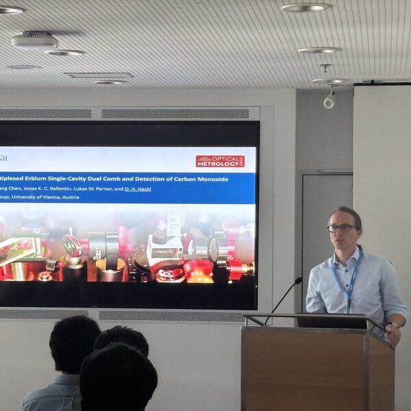 Oliver Heckl holding his presentation.